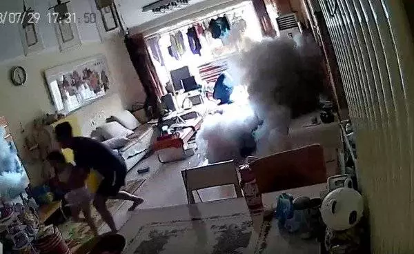 電動滑板車 充電時爆炸