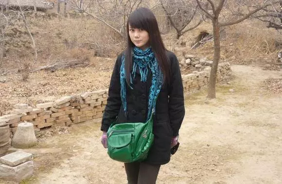 為了三萬彩禮金,我被賣給比我大10歲聾子當妻子,洞房花燭夜家婆拿出一樣東西,我頓時泣不成聲
