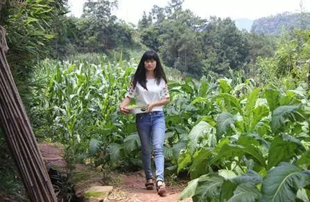 為了三萬彩禮金,我被賣給比我大10歲聾子當妻子,洞房花燭夜家婆拿出一樣東西,我頓時泣不成聲