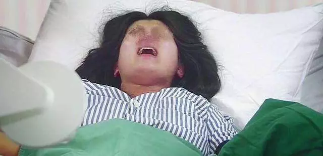 丈夫遭遇車禍失去生育能力,半年後我懷了孩子,當知道孩子親爸,家婆嚇得跪倒在地
