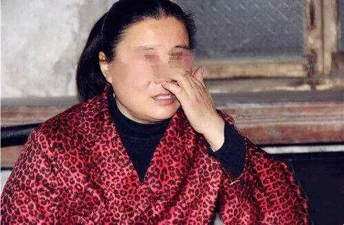 丈夫遭遇車禍失去生育能力,半年後我懷了孩子,當知道孩子親爸,家婆嚇得跪倒在地