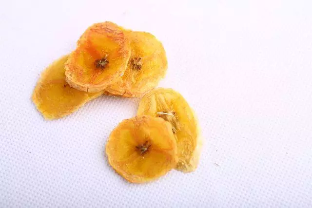 香蕉片不用買著吃!在家4塊錢做1大鍋,清脆香甜,孩子超愛吃