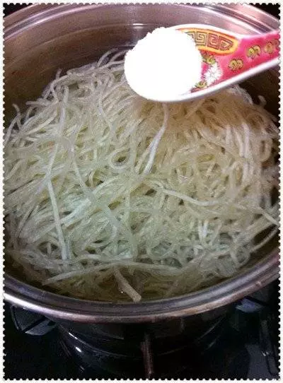 傳統小吃:自製亞參叻沙,又酸又辣又香又夠味