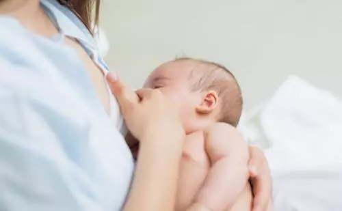 兒子吃母乳後卻離奇死亡,得知原因後,老公大罵:你不配當媽!