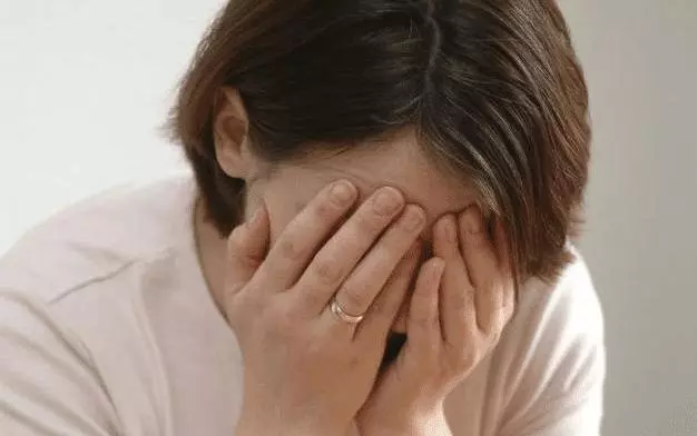兒子吃母乳後卻離奇死亡,得知原因後,老公大罵:你不配當媽!