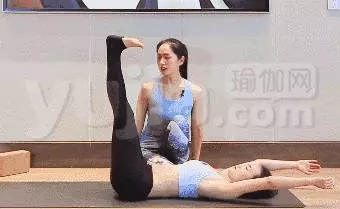 5個瑜伽動作疏通腰椎,瘦腰又養生,還能預防腰椎疼痛