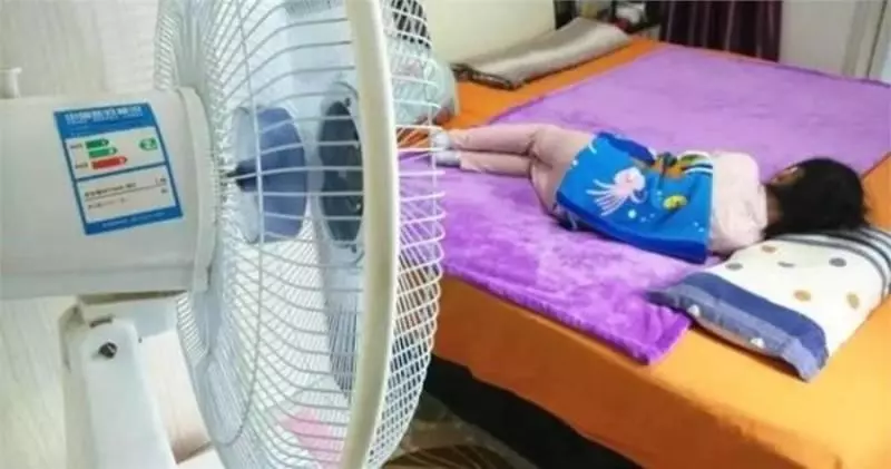 晚上睡覺最好不要開風扇否則