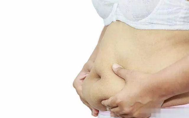 女人濕氣重,身體3個部位可能會有變化,若你沒中就偷著樂吧