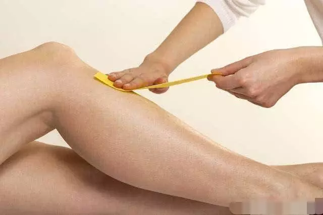 女人濕氣重,身體3個部位可能會有變化,若你沒中就偷著樂吧
