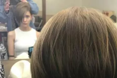 昆凌短髮出鏡,無意暴露自己素顏,沒想到容顏瞬間讓人跌破眼鏡,網友:生完孩子就是老得快