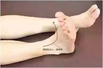睡覺時突然小腿抽筋,千萬別以為只是缺鈣