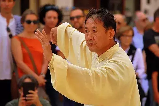每天甩手5分鐘,排毒、減脂、強心髒……壽命更長久