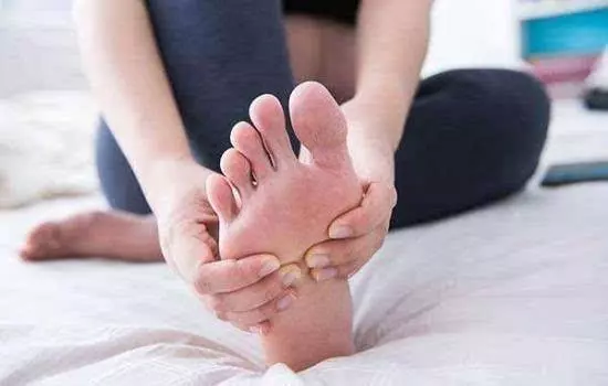 長期用姜泡腳有什麼效果?醫生提醒:姜泡腳時,這件事千萬不能做