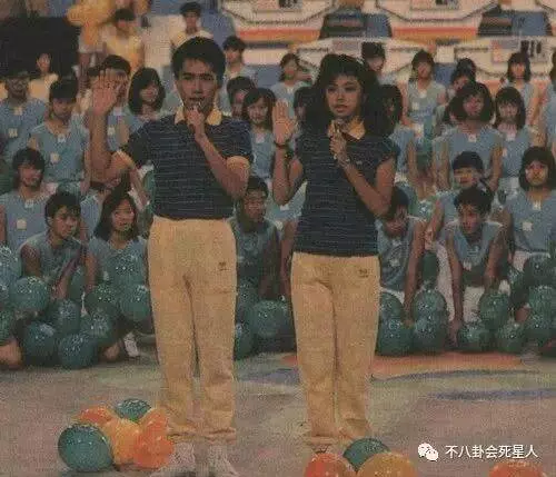 與洪金寶老婆同屆港姐,嫁惡人配角後54歲穿超短裙買百元球鞋