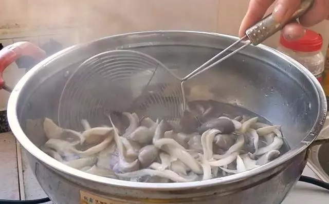 街上賣的炸蘑菇,在家做更好吃,真材實料更營養,美味簡單好方便