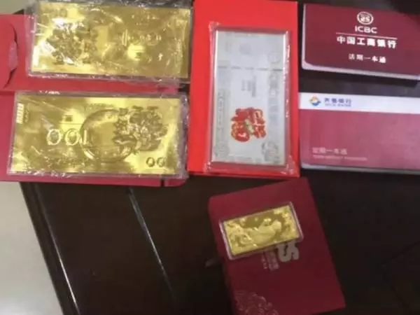 [ 中國 ] 買二手保險箱發現金條 好心男報警物歸原主
