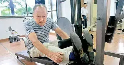 膝蓋不好,上下樓梯會疼,專家教你一個動作,幫助膝蓋血液循環