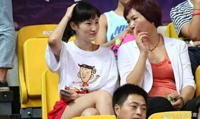 火箭隊21歲周琦談了5年「姐弟戀」空姐女友長的太著急
