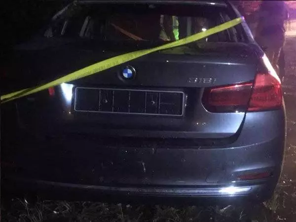 3匪駕寶馬爆竊失敗被追緝 開車撞警 遭開槍還擊