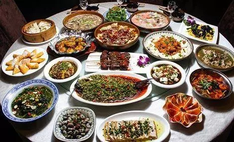 環衛工吃飯被顧客嫌棄,被老闆大罵,被罵後環衛工反而感謝飯店老闆