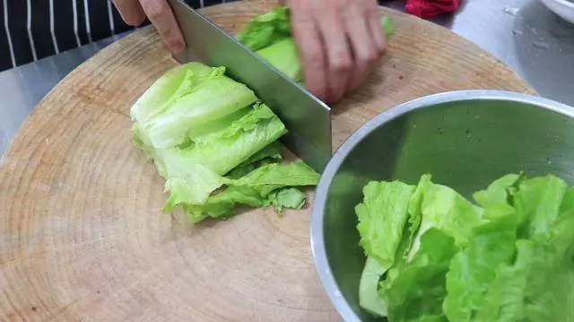 三分鐘就能學會的「蚝油生菜」這麼做真絕了,生菜翠綠味道濃郁