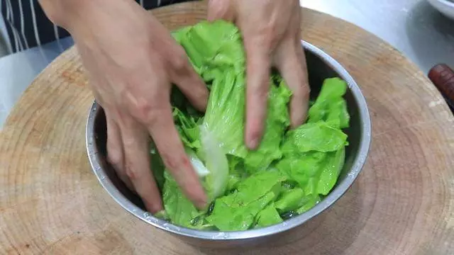 三分鐘就能學會的「蚝油生菜」這麼做真絕了,生菜翠綠味道濃郁