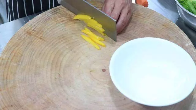 三分鐘就能學會的「蚝油生菜」這麼做真絕了,生菜翠綠味道濃郁