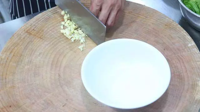 三分鐘就能學會的「蚝油生菜」這麼做真絕了,生菜翠綠味道濃郁