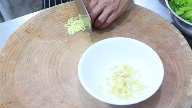 三分鐘就能學會的「蚝油生菜」這麼做真絕了,生菜翠綠味道濃郁