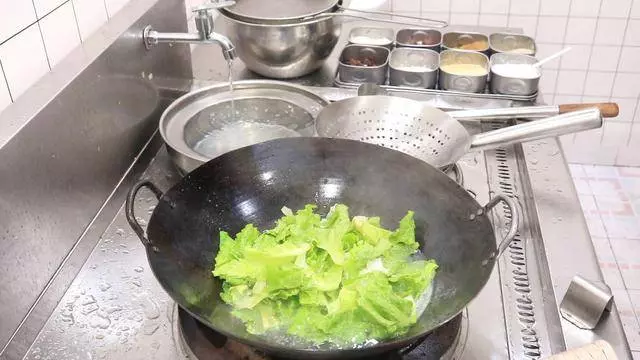 三分鐘就能學會的「蚝油生菜」這麼做真絕了,生菜翠綠味道濃郁