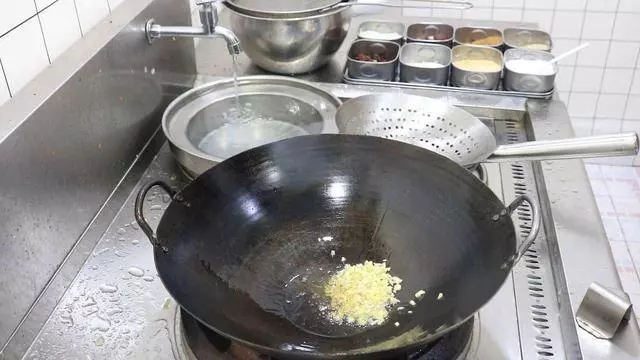 三分鐘就能學會的「蚝油生菜」這麼做真絕了,生菜翠綠味道濃郁