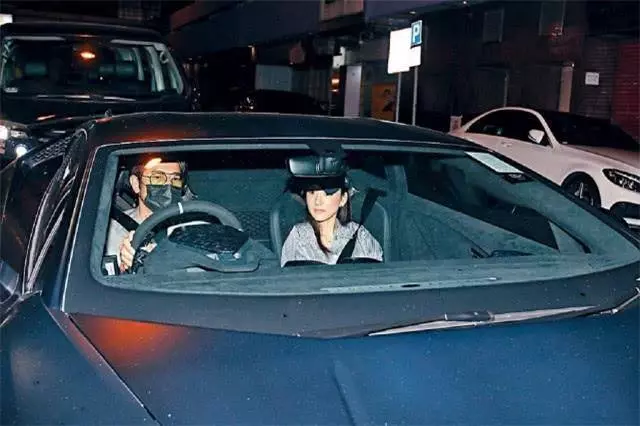郭富城小22歲嬌妻方媛出海玩,私人遊艇內景曝光,天王真大方!