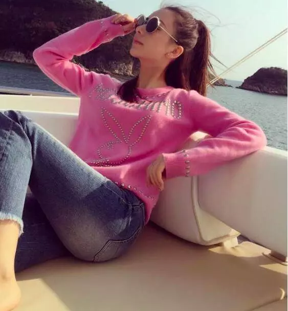 郭富城小22歲嬌妻方媛出海玩,私人遊艇內景曝光,天王真大方