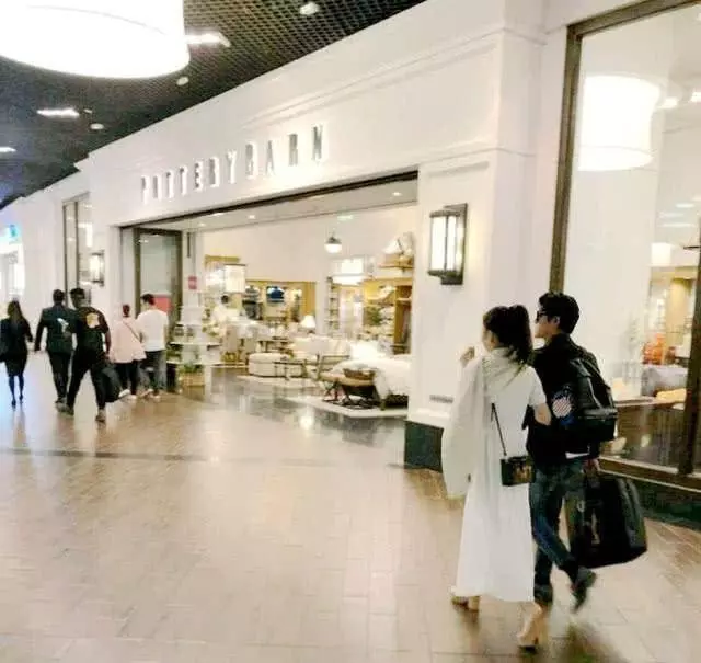 郭富城小22歲嬌妻方媛出海玩,私人遊艇內景曝光,天王真大方