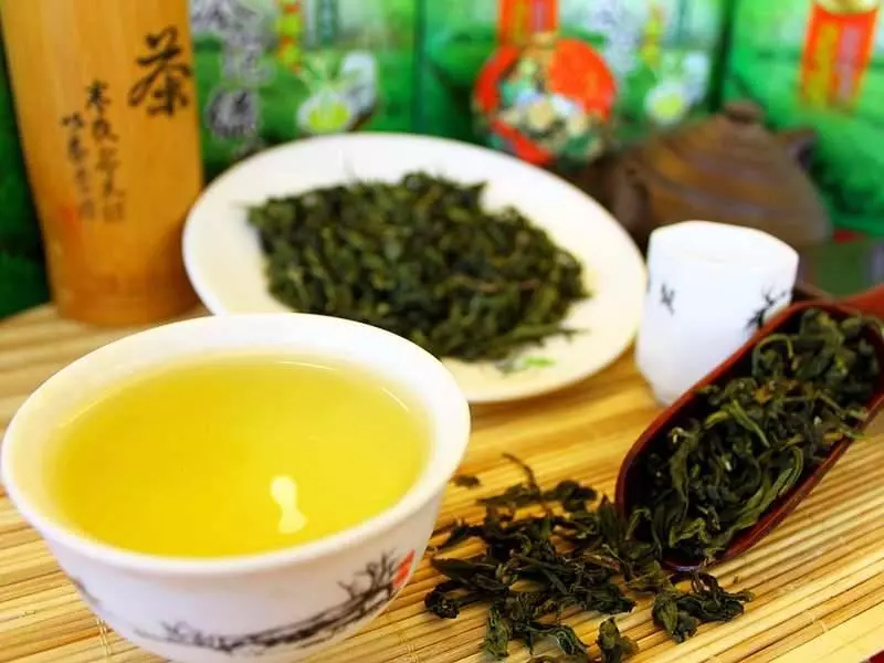 無糖綠茶當水喝會有什麼後果? 貧血、便秘5大問題藏在身體裡