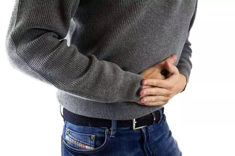 無糖綠茶當水喝會有什麼後果? 貧血、便秘5大問題藏在身體裡