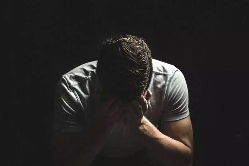 無糖綠茶當水喝會有什麼後果? 貧血、便秘5大問題藏在身體裡
