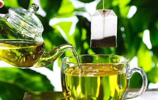 無糖綠茶當水喝會有什麼後果? 貧血、便秘5大問題藏在身體裡