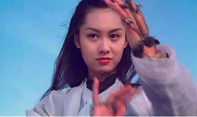 46歲朱茵全家近照,黃貫中寵了她20年,小女兒實在太可愛了啊