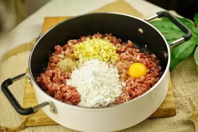 用了十年的炸丸子秘方外酥里嫩太好吃,竅門竟然這麼多