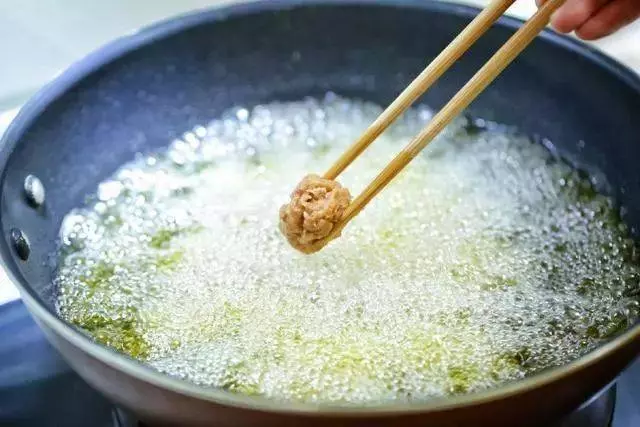 用了十年的炸丸子秘方外酥里嫩太好吃,竅門竟然這麼多