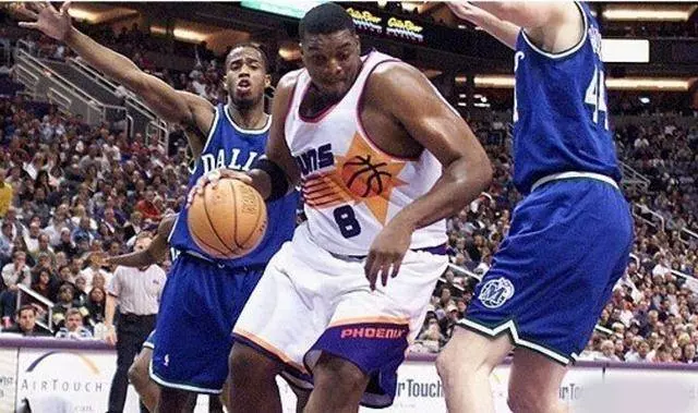 他是NBA史上最胖球員身高2米06卻摸不到籃筐,還被巴克利嘲諷