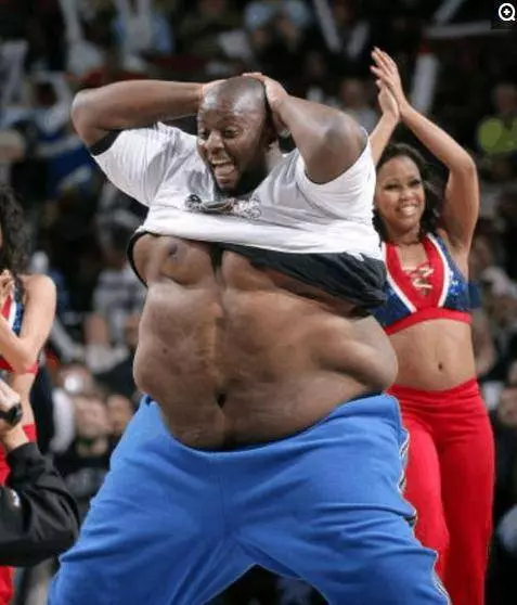 他是NBA史上最胖球員身高2米06卻摸不到籃筐,還被巴克利嘲諷