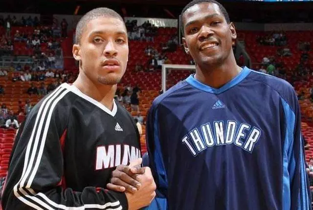 利拉德評選的NBA五大單挑達人,德魯大叔上榜,一人打爆詹皇KD