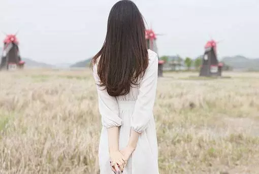 娶個站街女回家,結婚後她常去我爸房間,跟去看到一幕,我偷偷抹淚