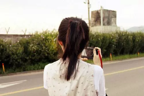 娶個站街女回家,結婚後她常去我爸房間,跟去看到一幕,我偷偷抹淚