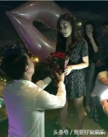 柯有倫求婚成功,女友非常漂亮,可能已懷孕,而柯有倫卻發福明顯~