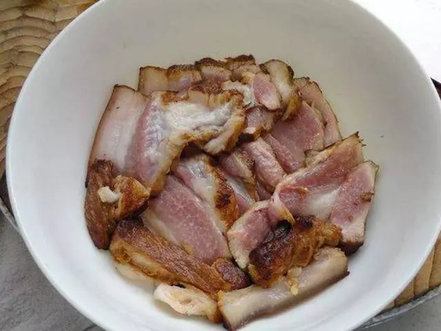 梅菜扣肉這麼做最好吃,一點都不肥膩,又香又好吃,吃過的人都讚不絕口