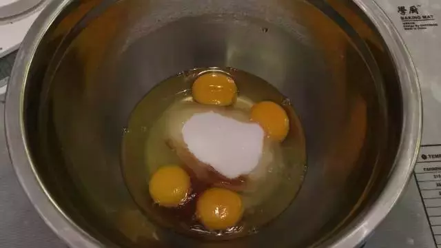 只用了3種基礎原料,做出來的蛋糕竟然是這麼美味
