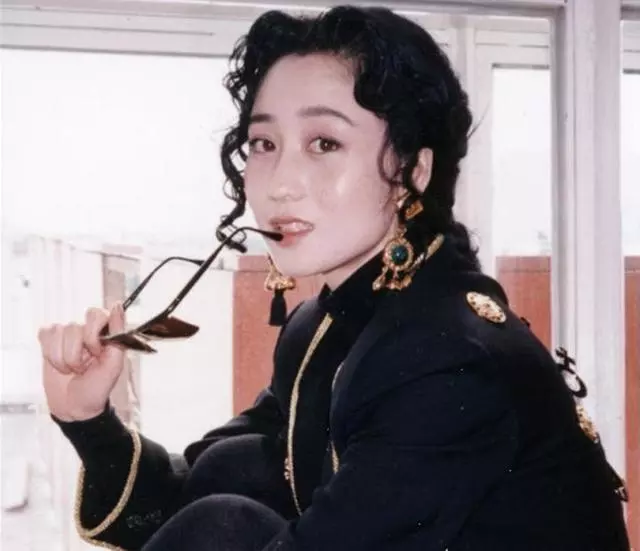 李連傑曝兩女兒近照,身材高挑,比媽媽利智還美